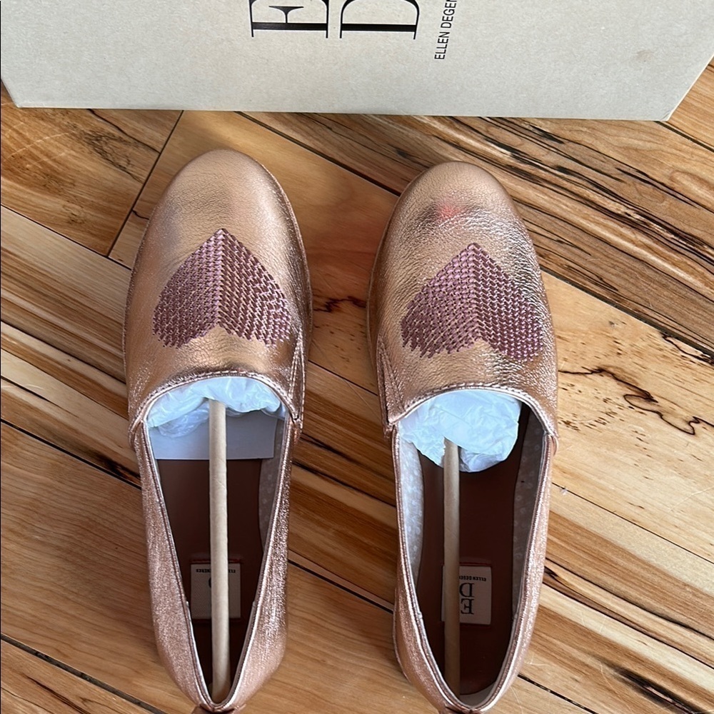 Ellen DeGeneres Metallic Rose Gold Loafers with Textured Finish - Picture 3 of 11